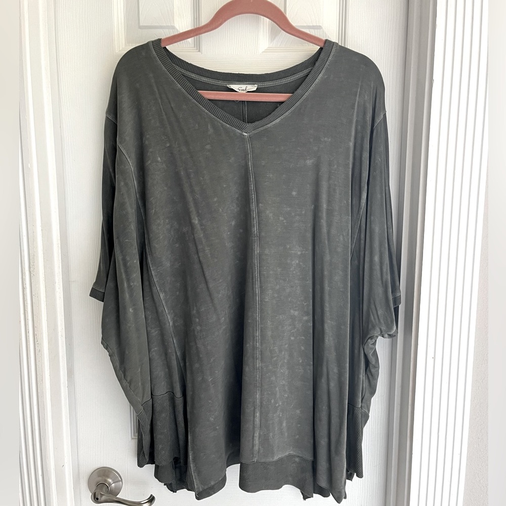 “Easel” top, size small
